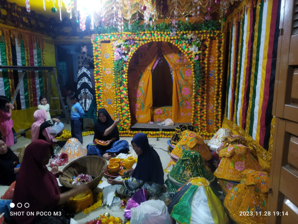 ACARA PESTA PERNIKAHAN SECARA ADAT ISTIADAT